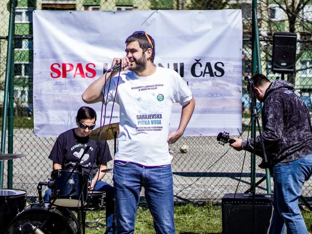 Moca i Biznismeni